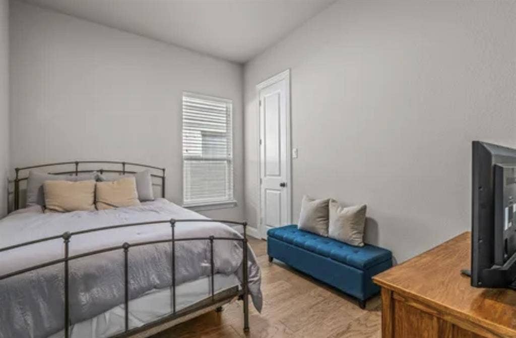 Furnished Room in Clean & Peaceful.
