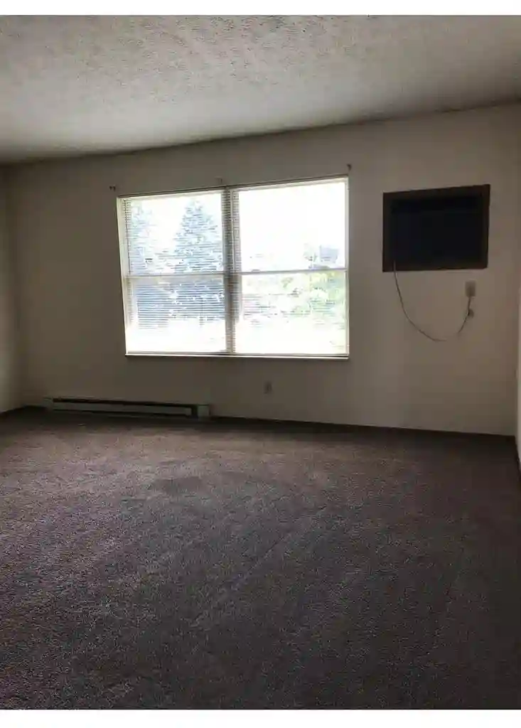 Lease takover! 1 roomate already!