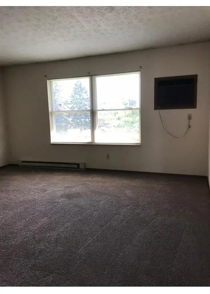 Lease takover! 1 roomate already!
