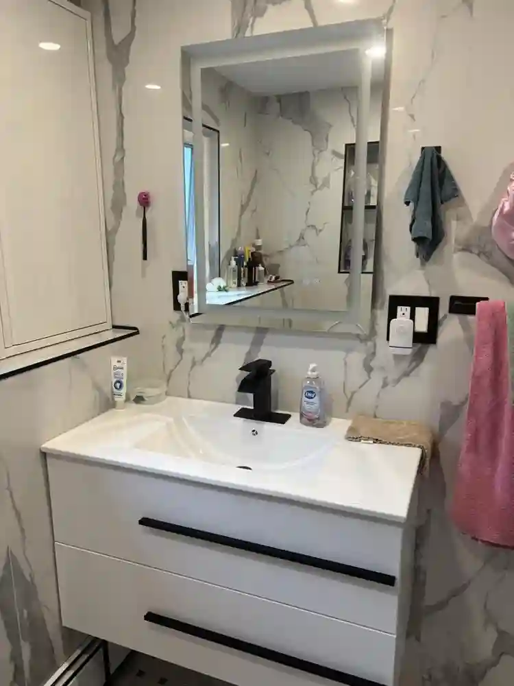 Looking for roommate in Watertown