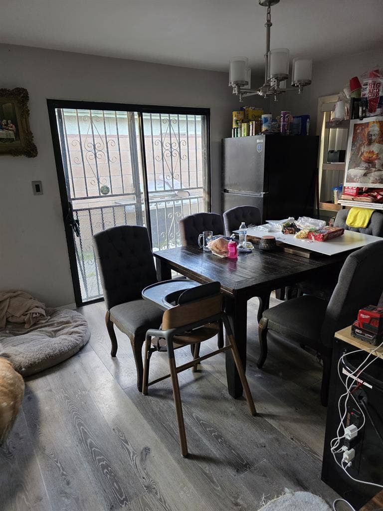 Looking for RELIABLE roommate.