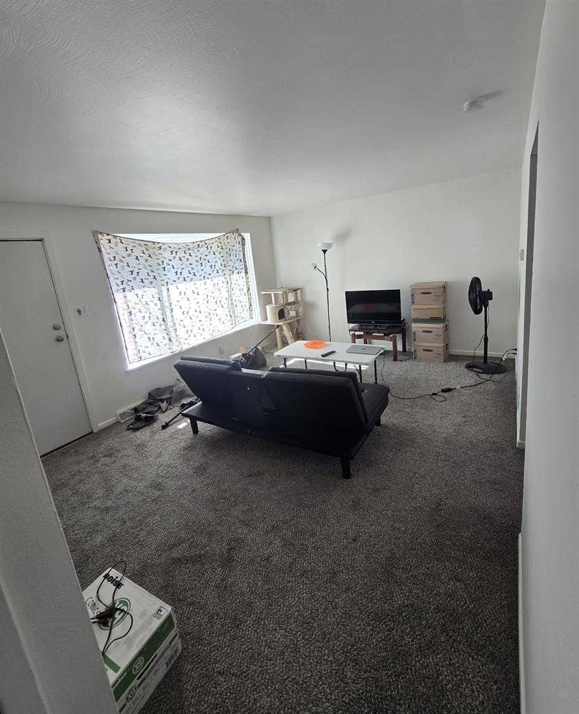 Room for rent! 925/month, avail now