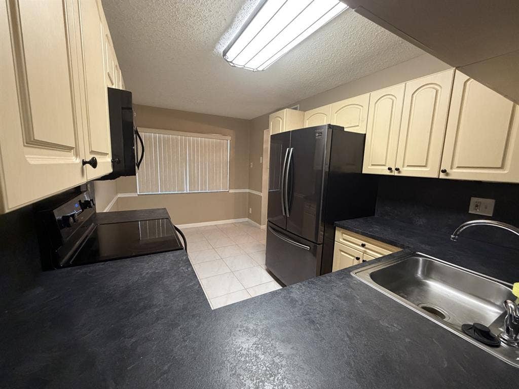 Spacious First Floor 2br/2ba condo