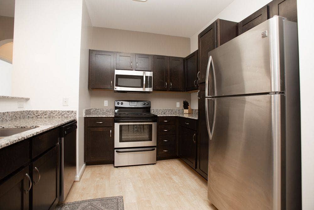 Lease takeover: Luxury 2 bed apt
