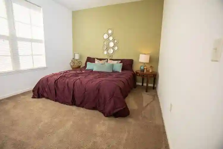 Lease takeover: Luxury 2 bed apt
