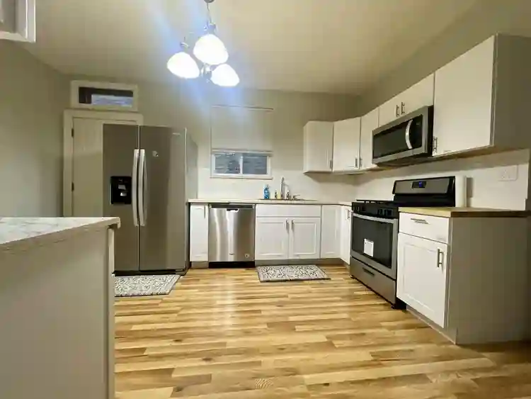 Female Roommates Wanted