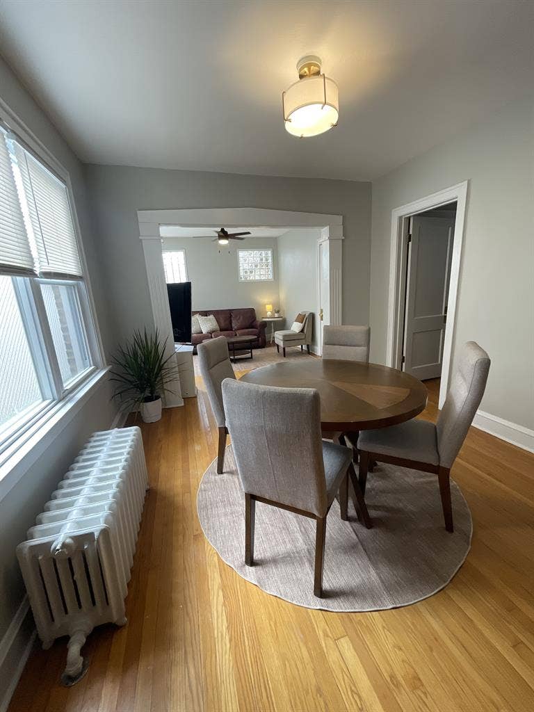 Female Roommates Wanted