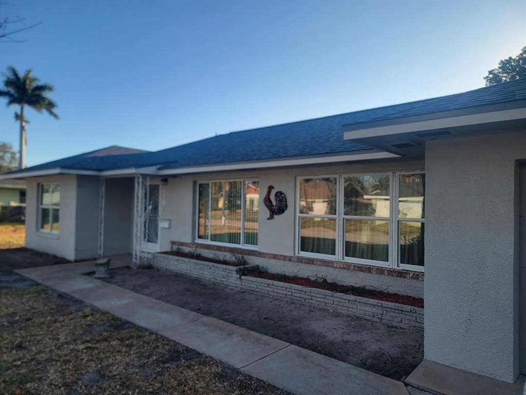 3 bedroom 2 bath garage w/carport