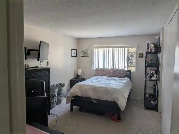 1050 plus utilities, Orange CA