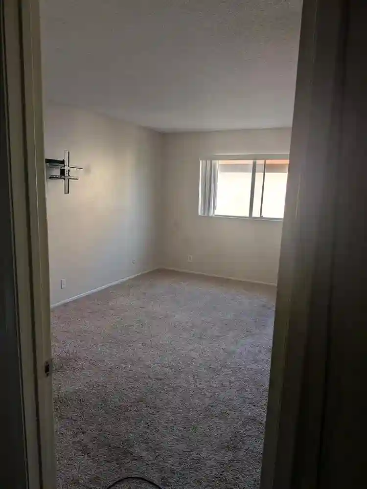 1050 plus utilities, Orange CA