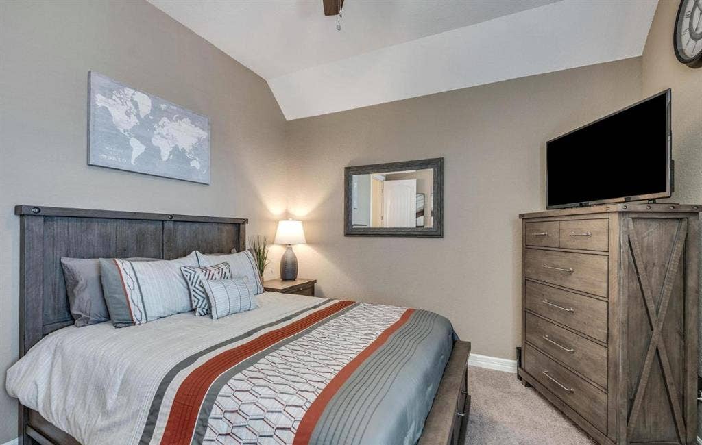 Furnished private room available.