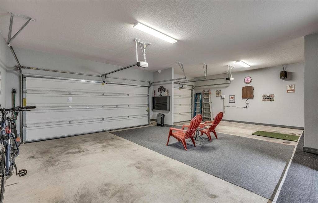 Furnished private room available.