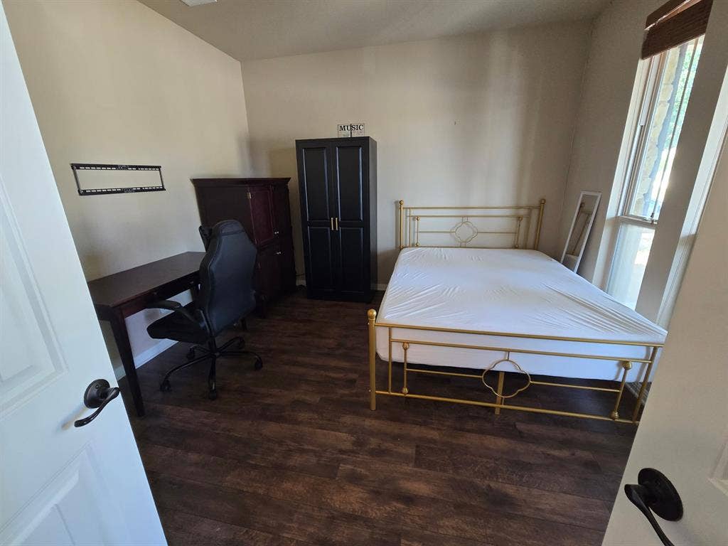 Furnished private bedroom available