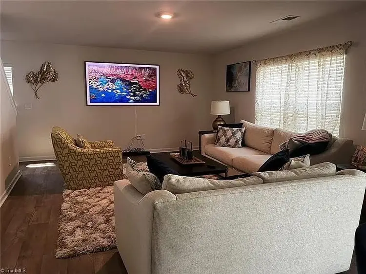 Furnished private room available
