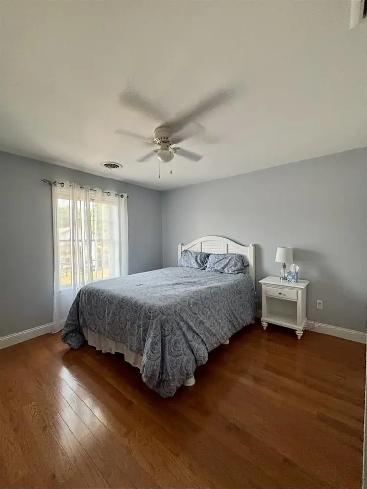 Wells Maine bedroom rental.