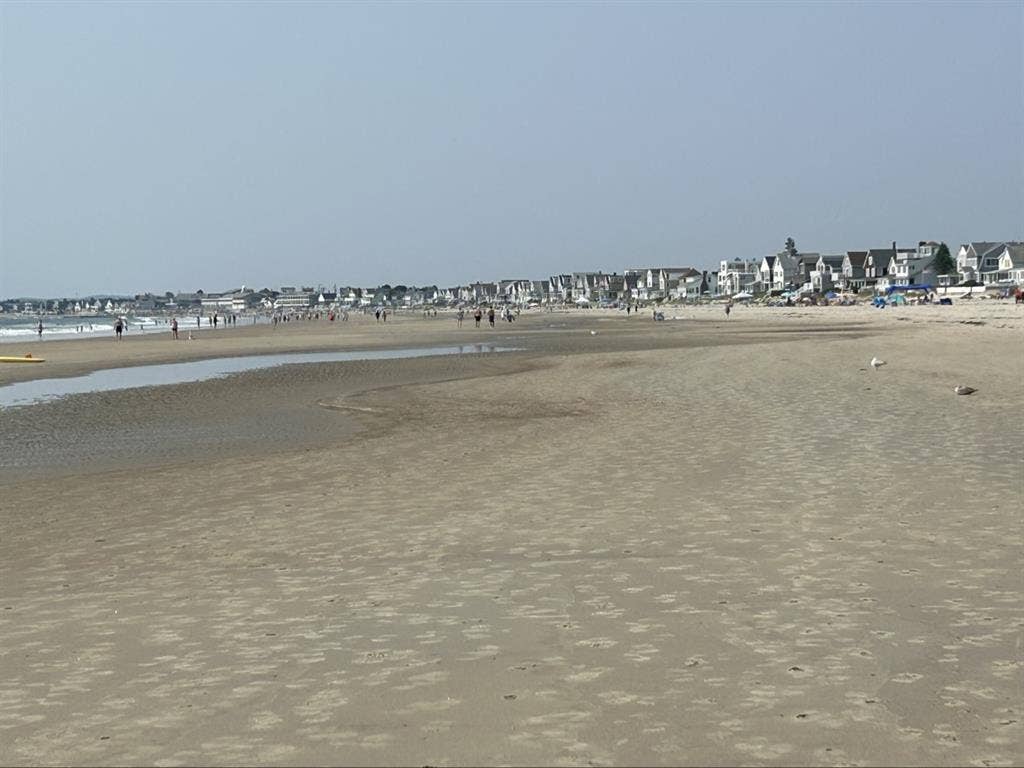 Wells Maine bedroom rental.