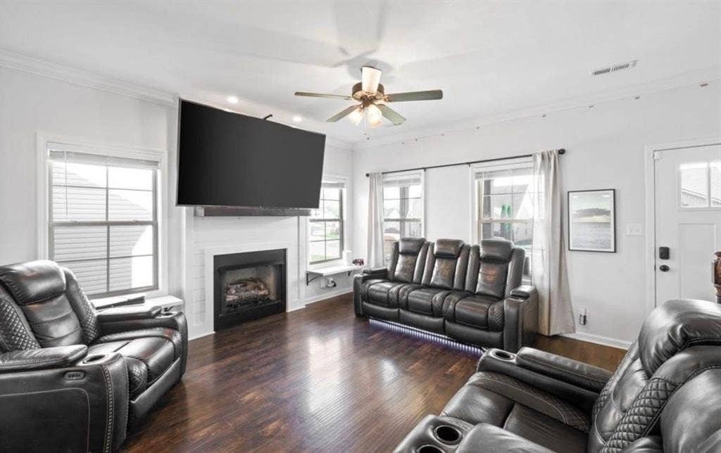 Furnished private room available