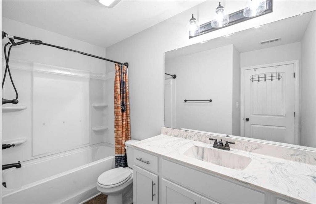 Furnished private room available