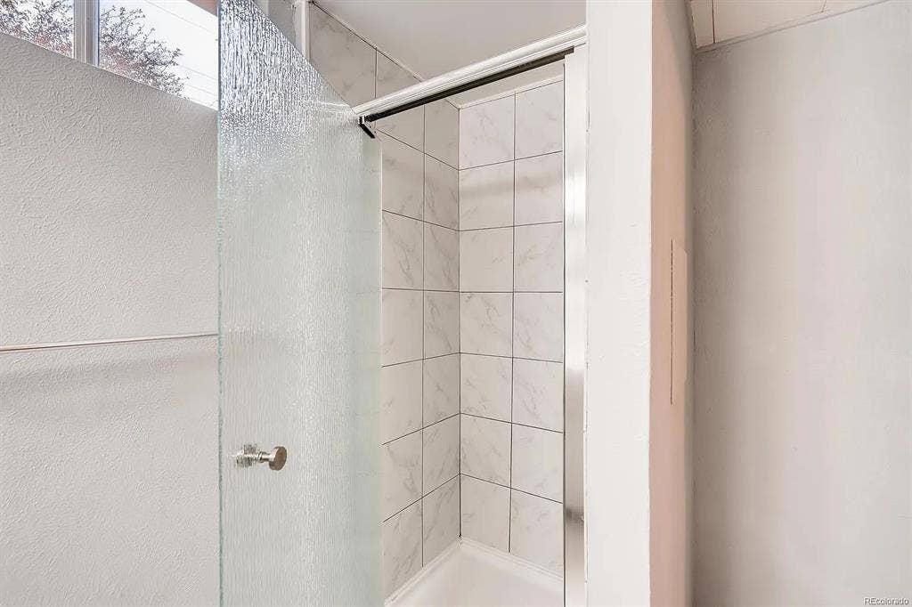 Private Bed/Bath in Spacious Home