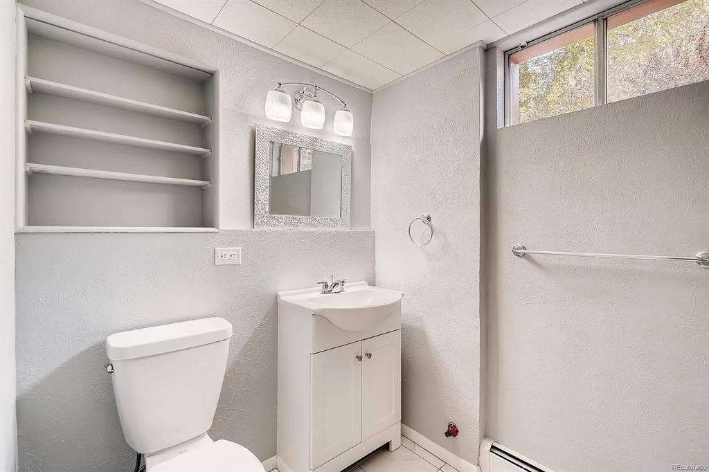 Private Bed/Bath in Spacious Home