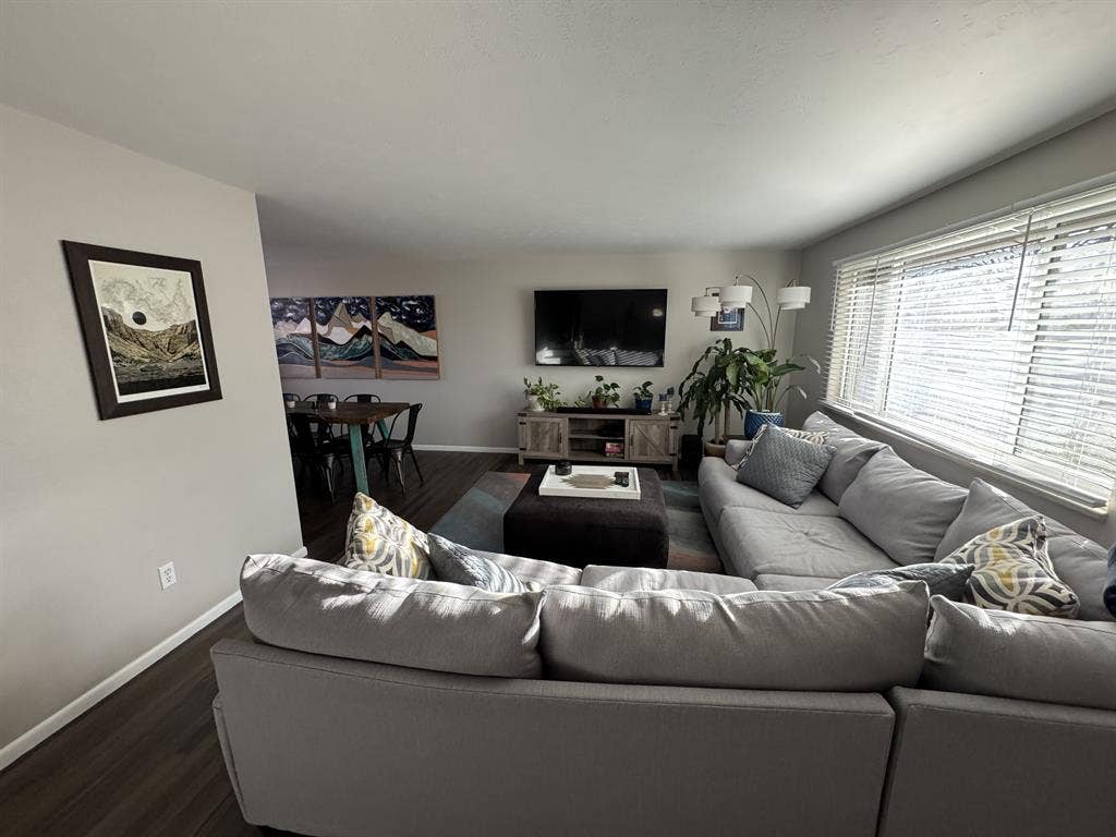 Private Bed/Bath in Spacious Home