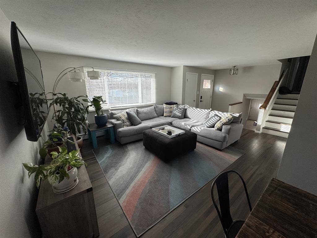 Private Bed/Bath in Spacious Home