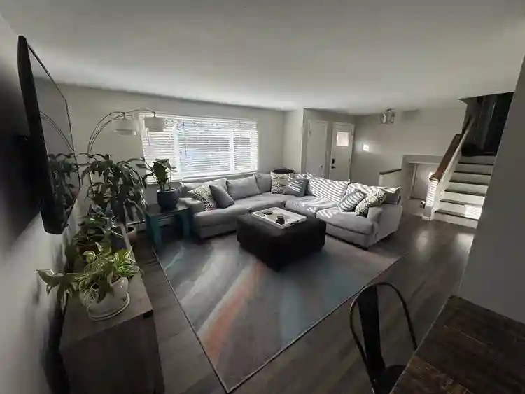 Private Bed/Bath in Spacious Home