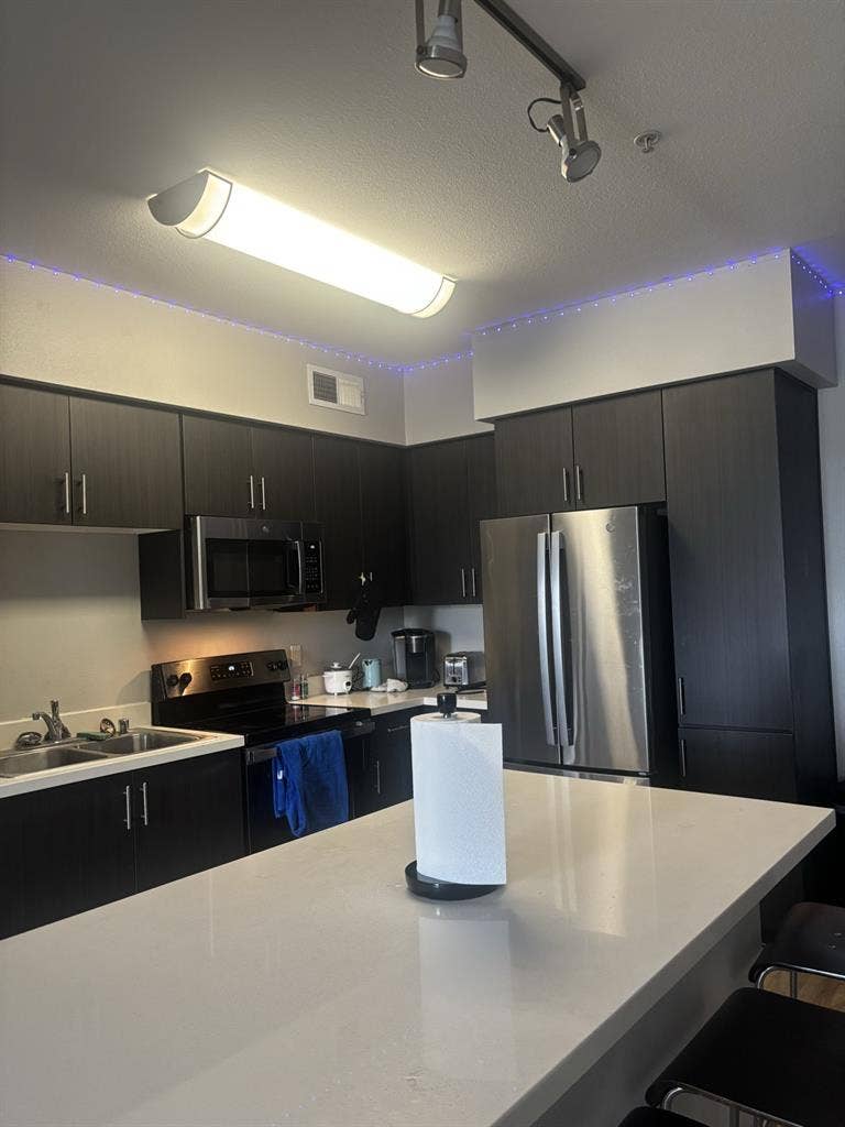 Fully furnished shared bedroomm