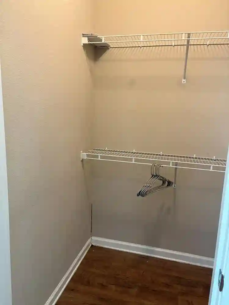 Looking for roommate