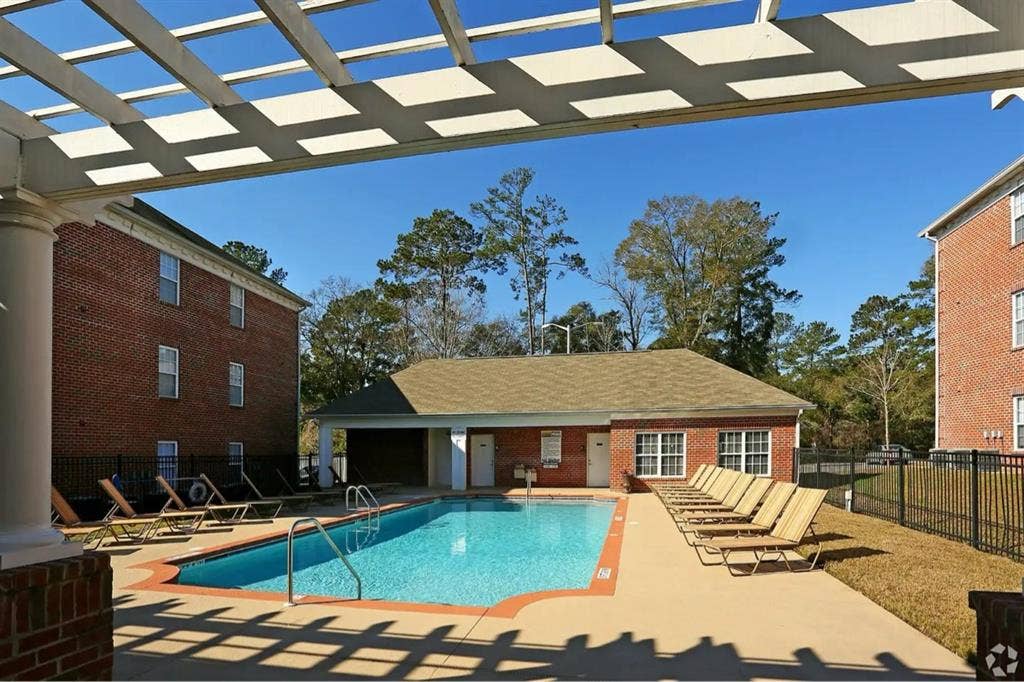 One bed/one bath available in 3/3