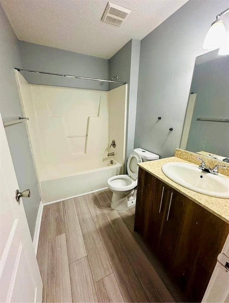 One bed/one bath available in 3/3