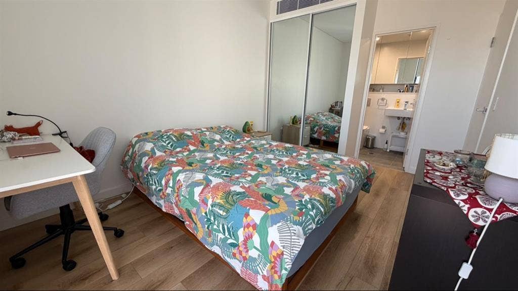 Master ensuite bedroom for rent