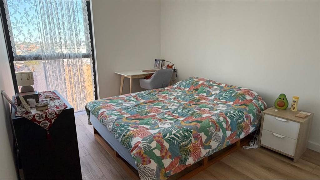 Master ensuite bedroom for rent