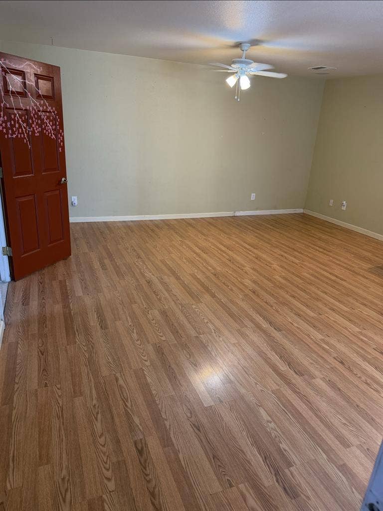 Large Master Bedroom in 55+