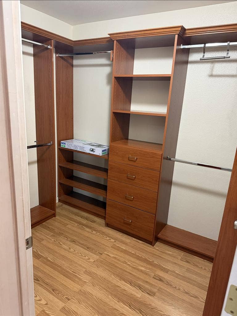 Large Master Bedroom in 55+