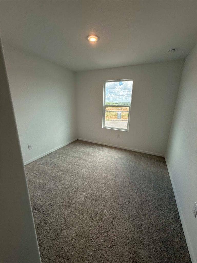 ROOM FOR RENT ASAP