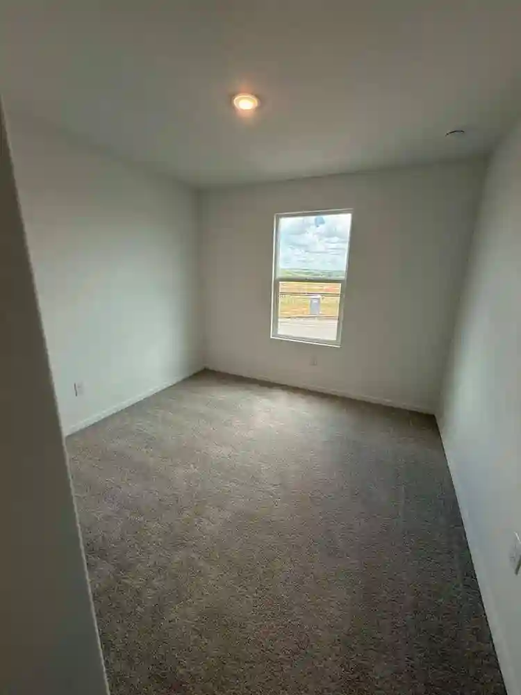 ROOM FOR RENT ASAP
