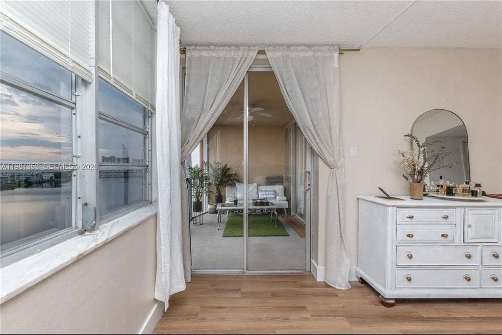 ✨ Private Room in Renovated Condo ✨