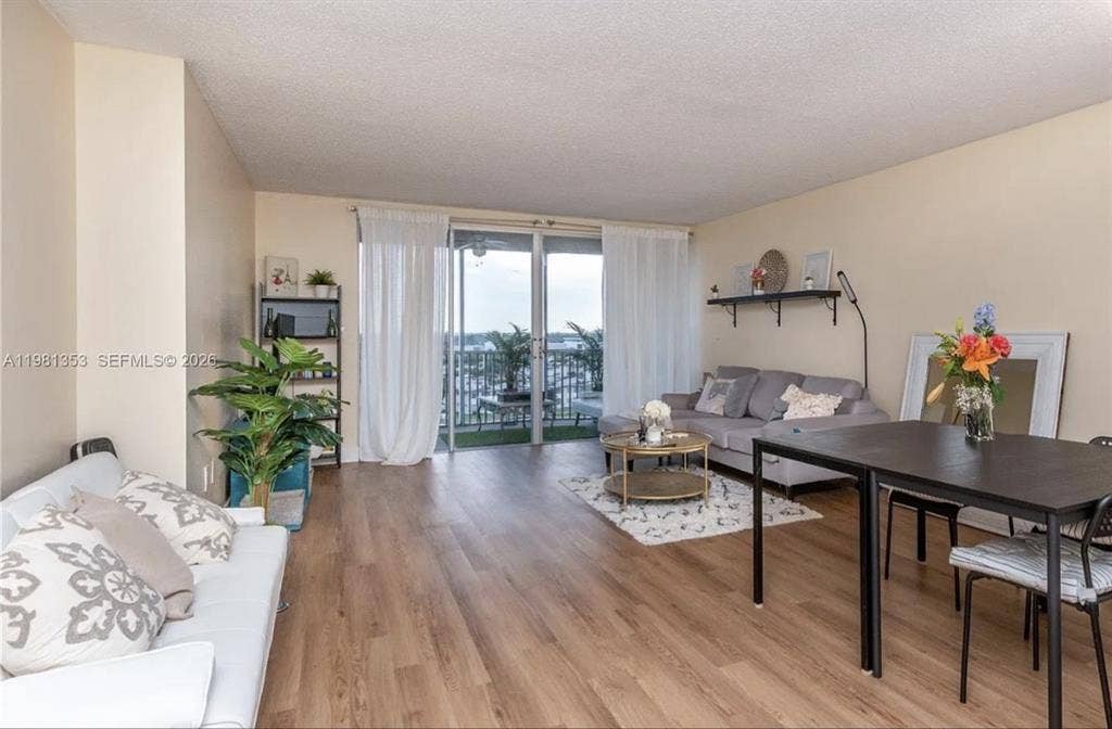 ✨ Private Room in Renovated Condo ✨