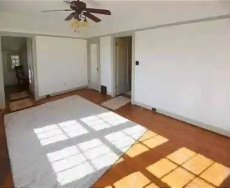 Big Room for rent with vanity.