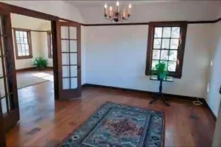 Big Room for rent with vanity.