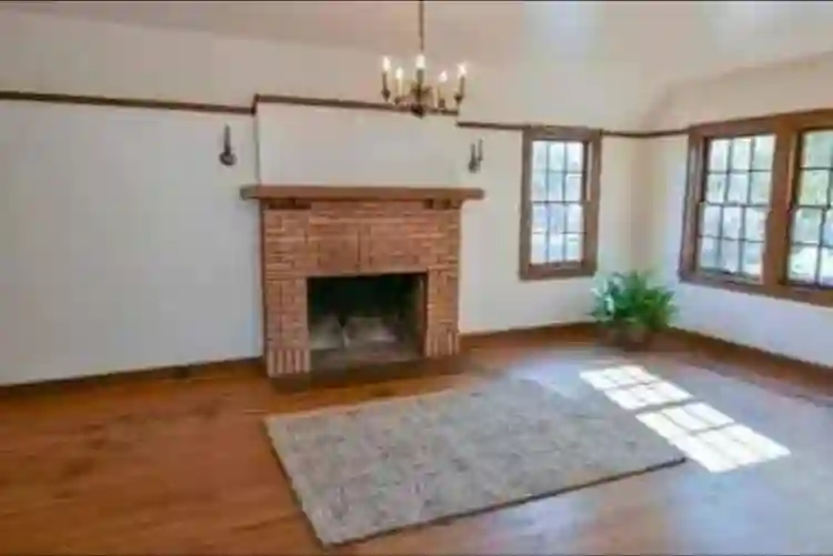 Big Room for rent with vanity.