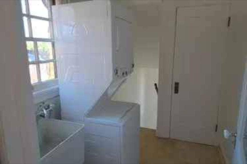 Big Room for rent with vanity.