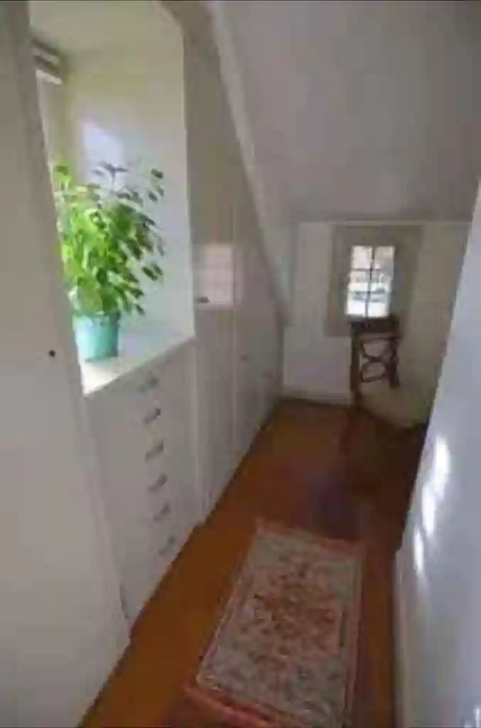 Big Room for rent with vanity.