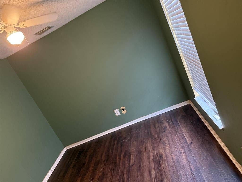 Room available: no deposit required