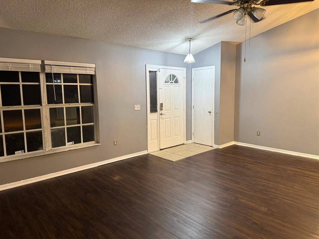 Room available: no deposit required