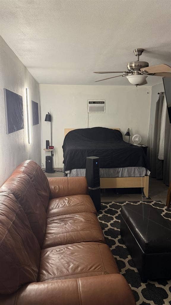 Cheap rent. Month to month