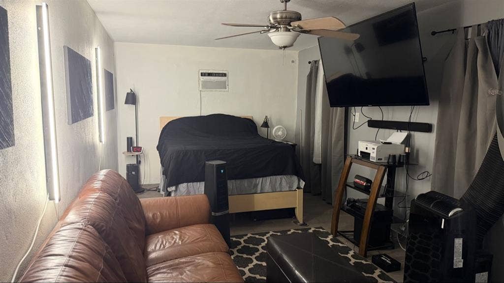 Cheap rent. Month to month