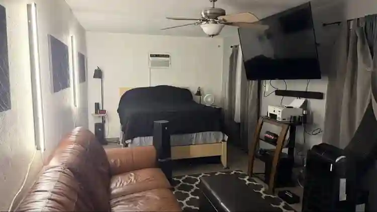 Cheap rent. Month to month