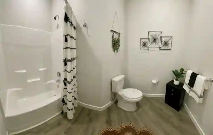private bedroom/private bathroom